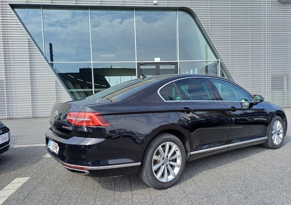 Volkswagen Passat cena 79900 przebieg: 102858, rok produkcji 2017 z Wolbórz małe 466